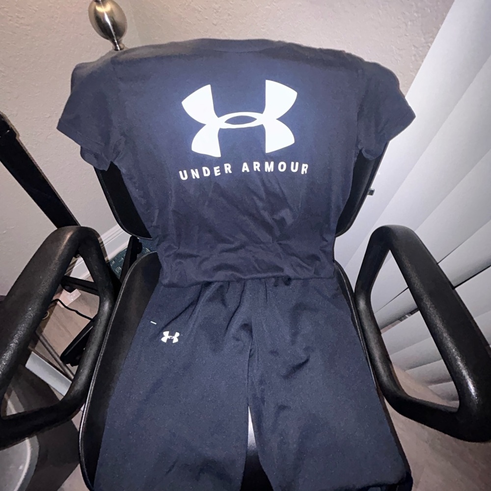 Under Armour Black Athletic Set (Jogger)